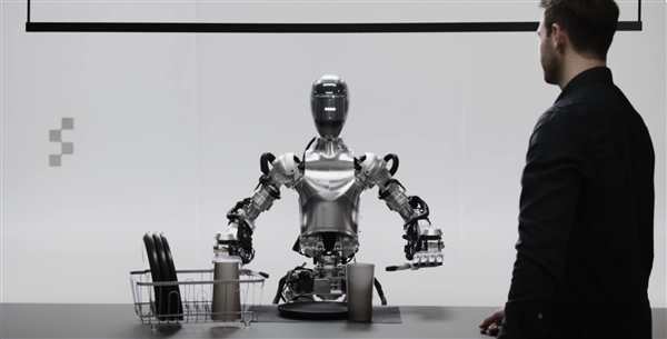 仅用13天！OpenAI机器人惊艳面世 能对话、能思考、会学习
